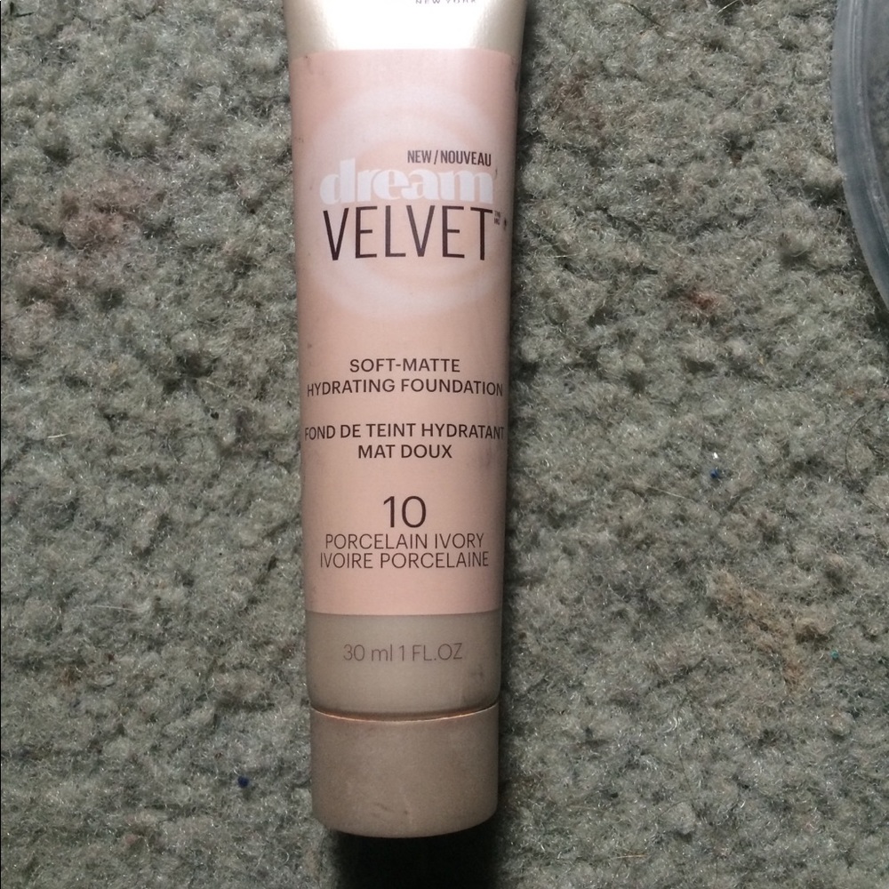 Dream velvet maybelline shade porcelain ivory
