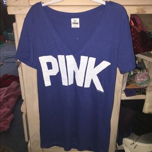 NEW WITHOUT TAGS VS PINK VNECK TSHIRT