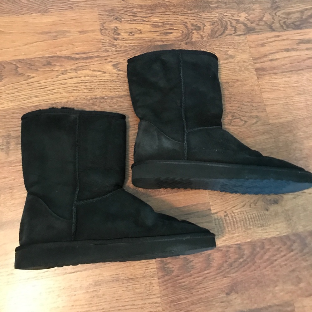 Classic short black Ugg boots