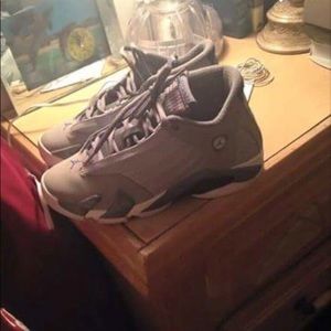 Retro wolf grey 14s