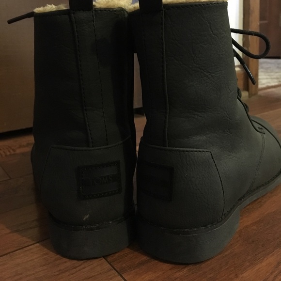 Toms fur lined boots - Picture 3 of 3