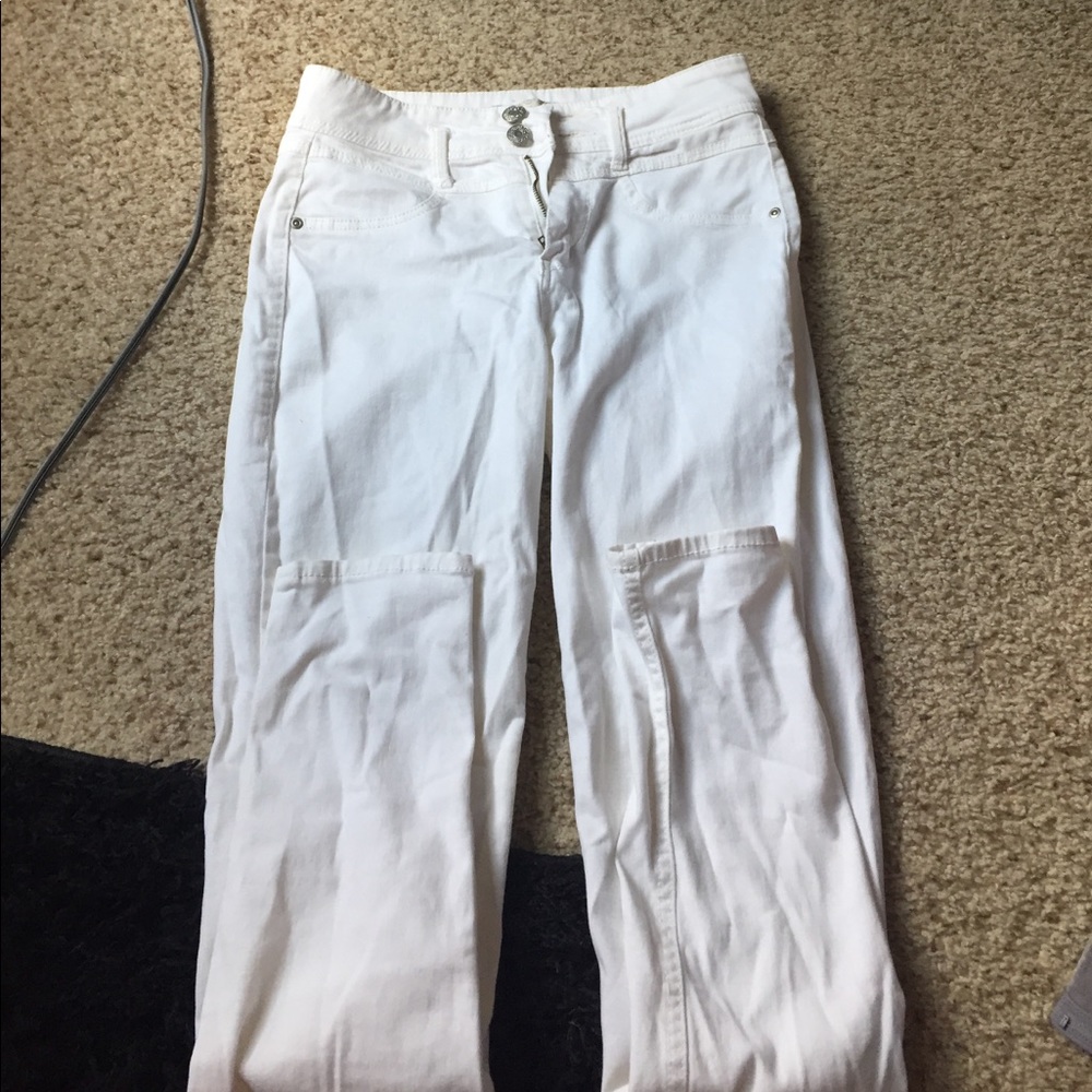 White skinny jeans