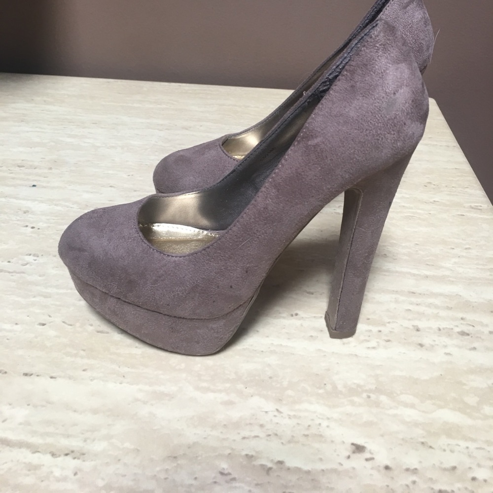 hard to describe color sort of like a dark nude