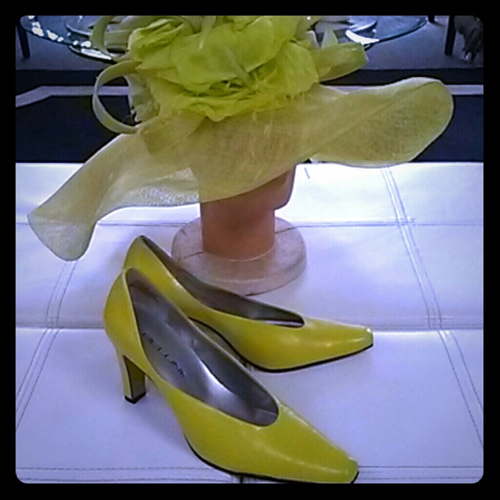 1pr New gorgeous Lemon dress shoe by Bellini