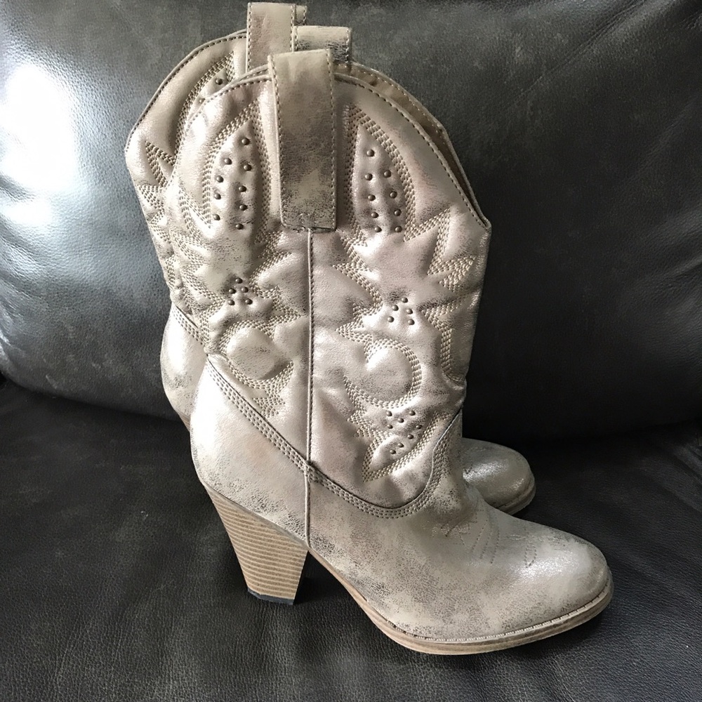 Champagne metallic cowgirl boots