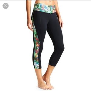 Athleta Tropical Revelation Capri