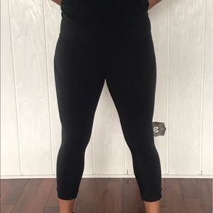 Lululemon cropped yoga pants size 4