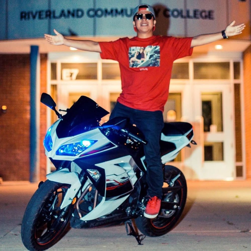 Meet your Posher, Carlos