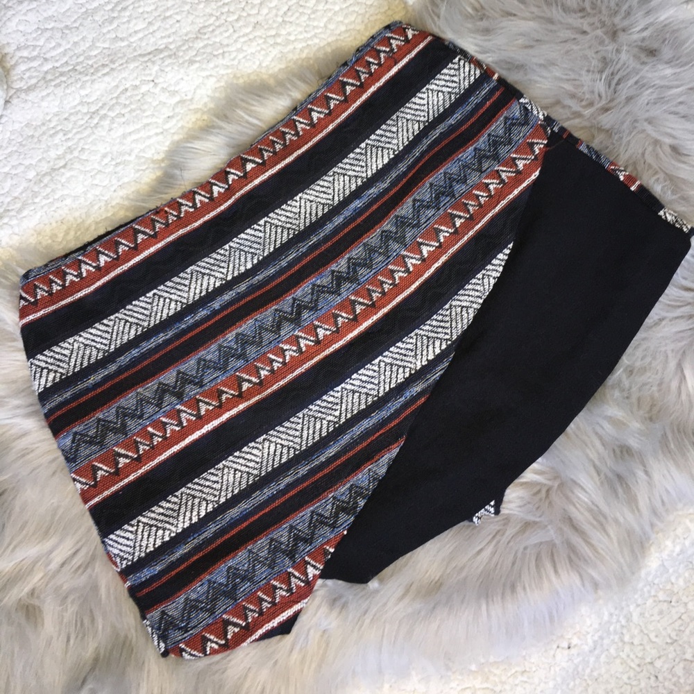 NWT Elodie Aztec/Boho Print Skort