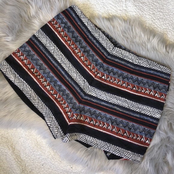 NWT Elodie Aztec/Boho Print Skort - Picture 2 of 4