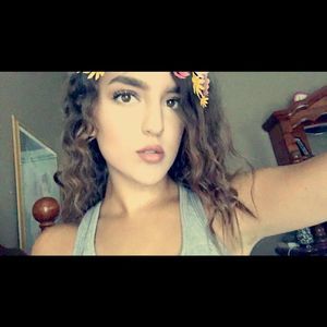 Meet your Posher, Chloe