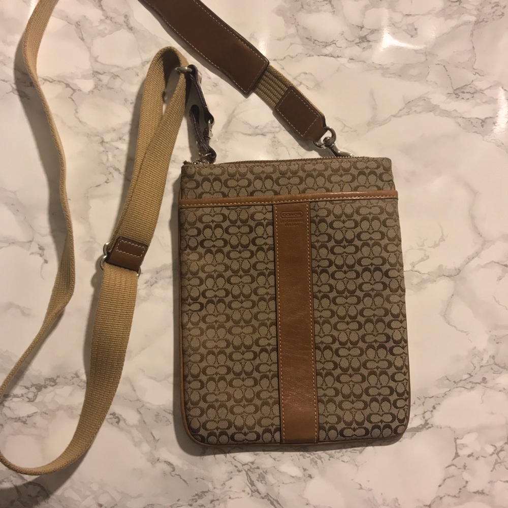 Coach Signature Swingpack