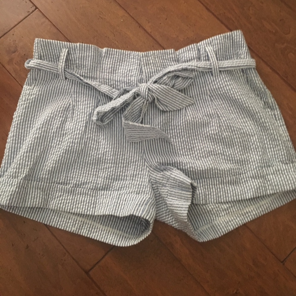 Seersucker shorts with tie bow belt