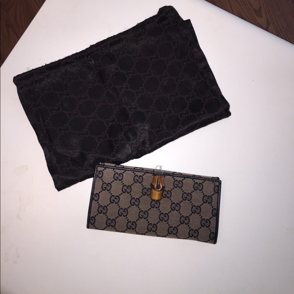 Black Gucci wallet
