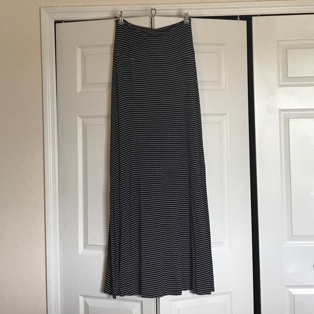 Sleeveless striped maxi dress