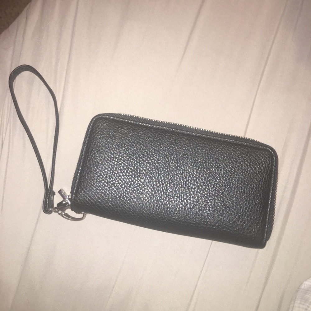 Black wristlet