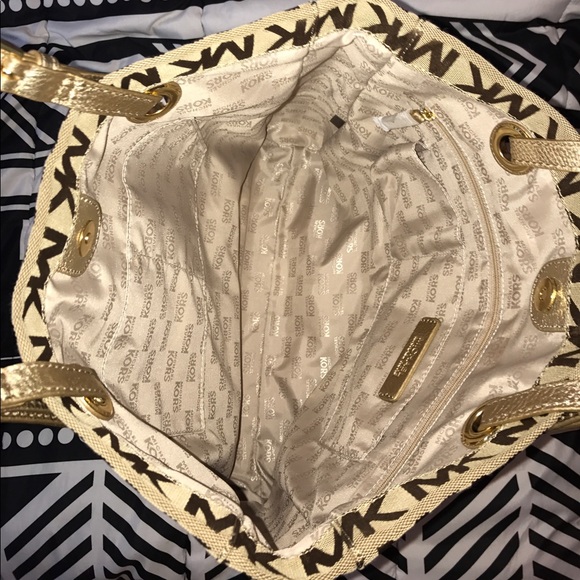 Michael Kors Jet set tote ✨🤤 - Picture 2 of 3