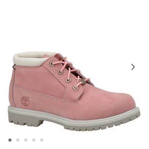 Timberland low top boots in pink suede