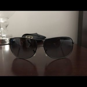 Black aviator Ray Bans