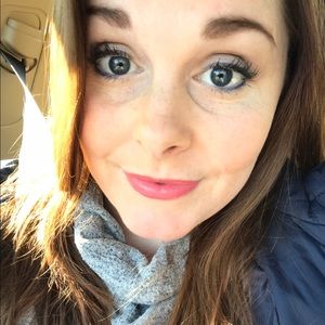 Meet your Posher, Laura