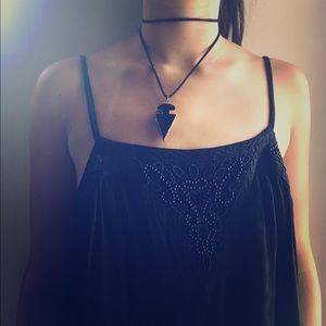 Black arrow wraparound choker