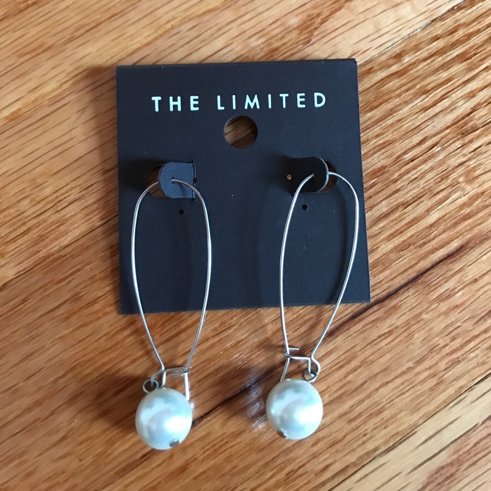 Limited imitation pearl earrings