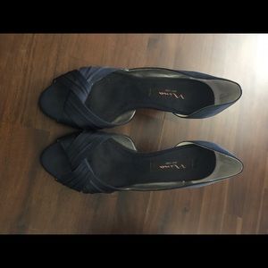 Nina navy pumps, size 8.5