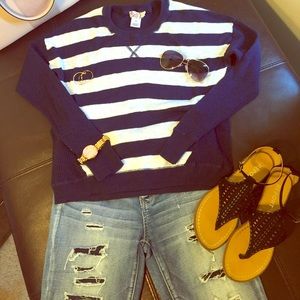 Cute So Blue and White Sweater Sz M