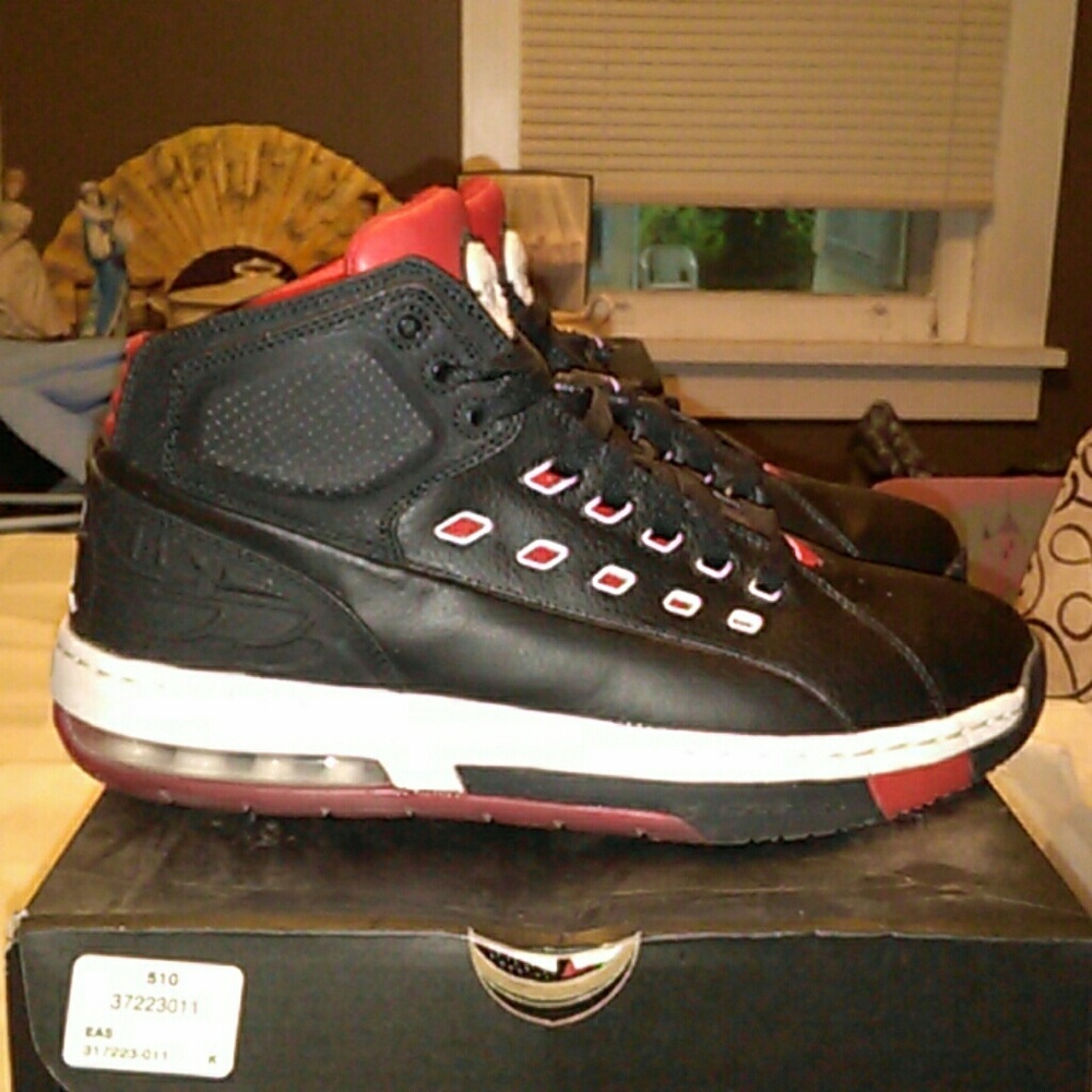 Mens Jordan Ol'school size 10.5 black redand whit