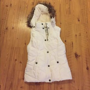 ❄️Winter Beautiful Brand new Fluffy puffer vest!❄️