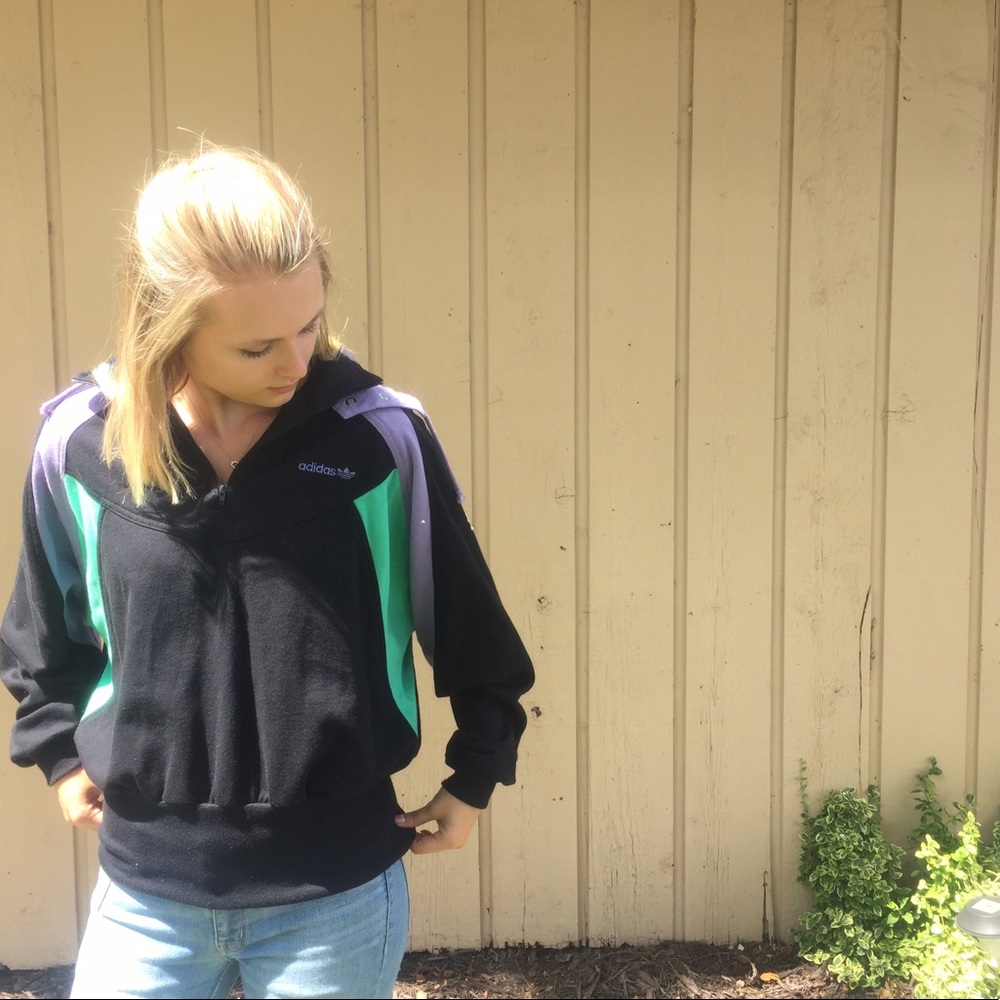 Vintage adidas pull over/ sweatshirt size M