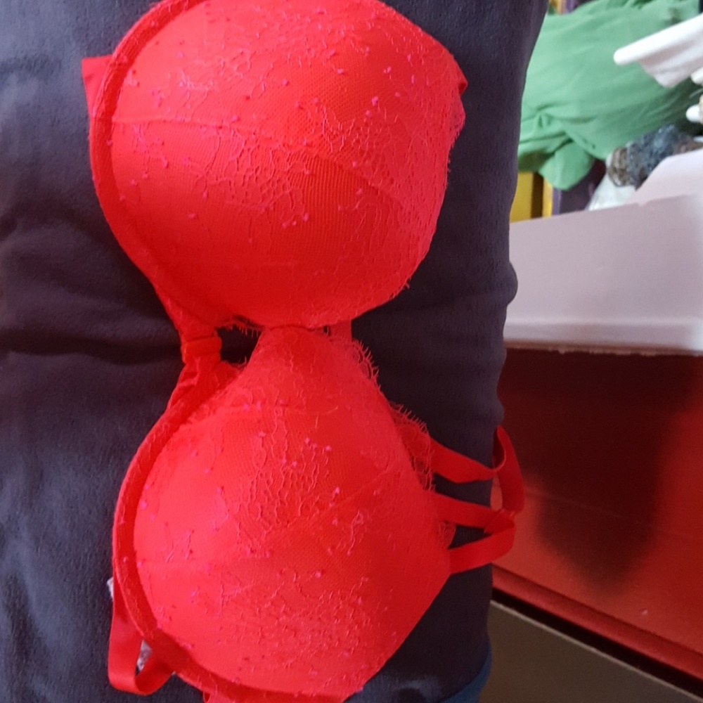 Victoria's Secret Lace Strappy-Back Push Up Bra