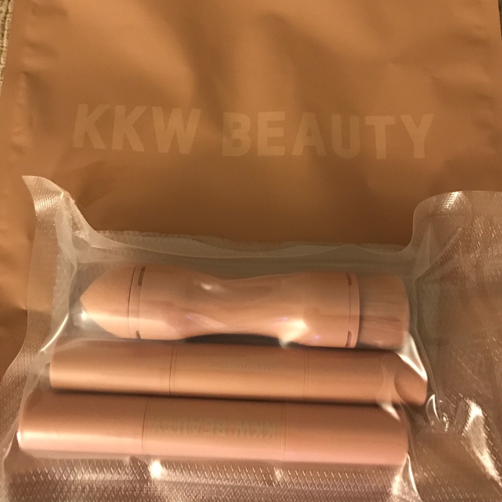 KKW Beauty Crème Contour and Highlight Kit - Dark