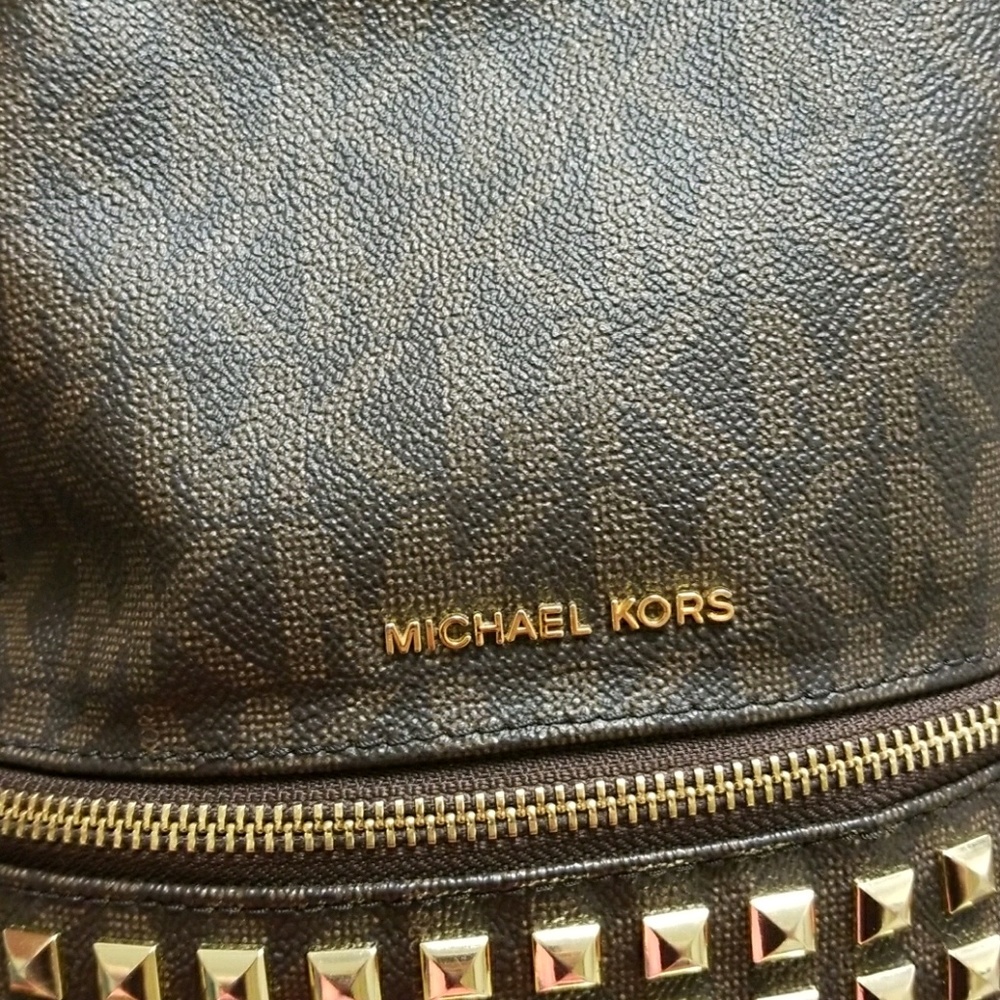 Meet your Posher, Leah