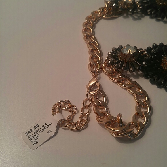 Beaded Flower Bib Necklace - Picture 3 of 3