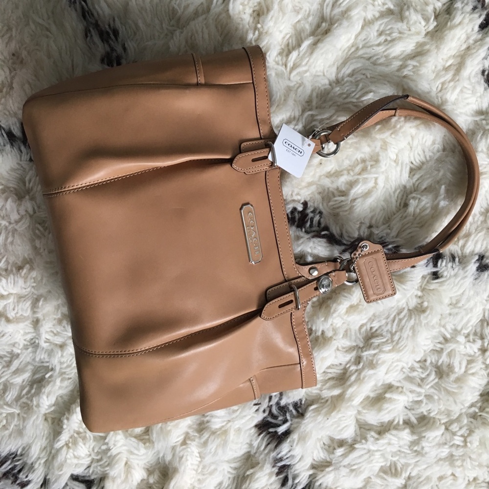 BNWT Coach camel/silver bag