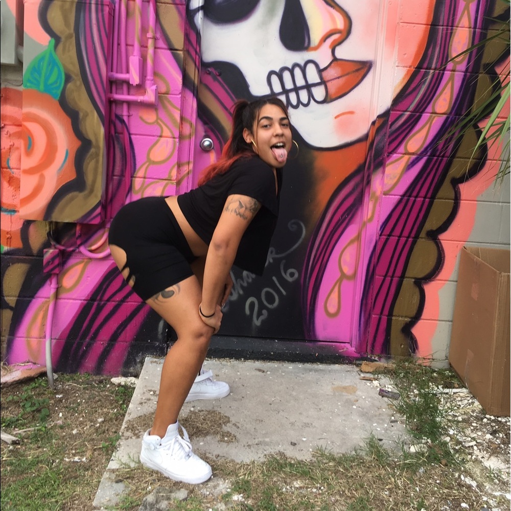 Meet your Posher, Em