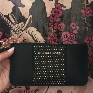 🚫SOLD ON ANOTHER SITE 🚫LIKE NEW- KORS- WRISTLET