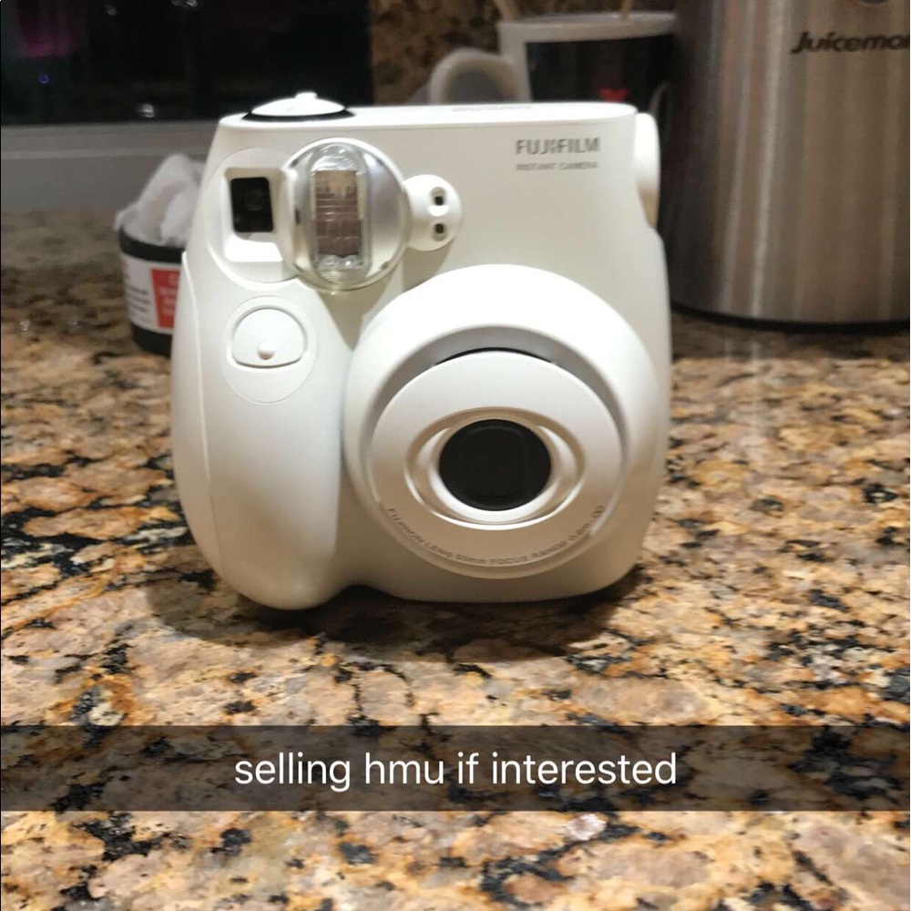 i'm selling a mini polaroid fuji 8