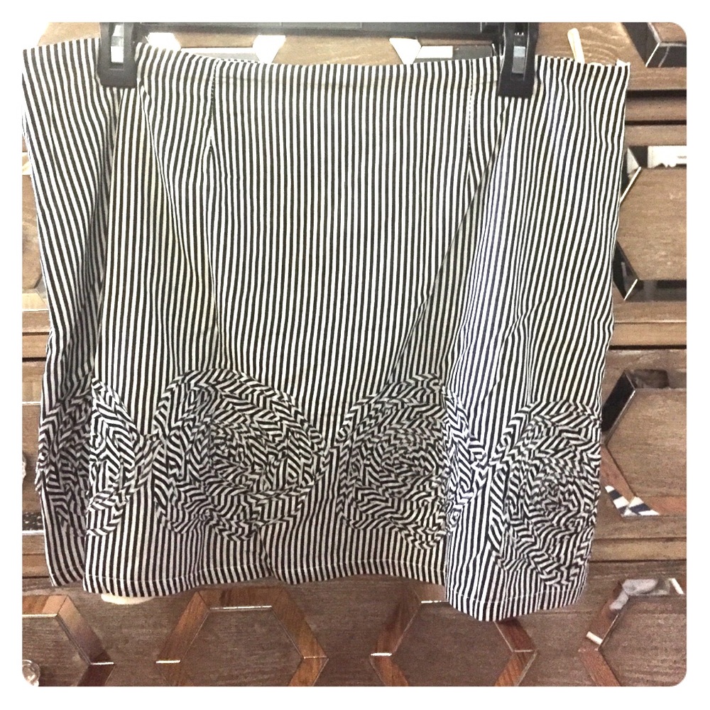 Judith march  skirt size Large