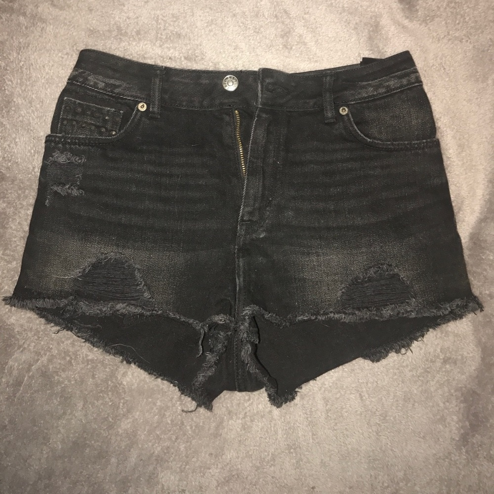 HIGHWAISTED SHORTS