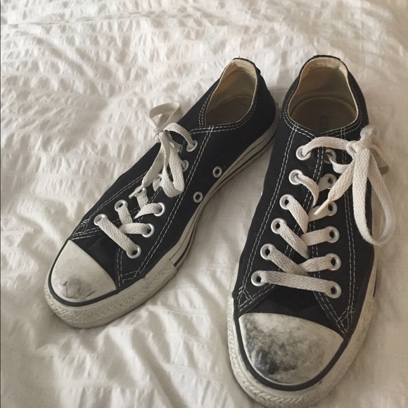 Women's black converse in size 6. - Picture 2 of 2