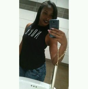 Meet your Posher, Dezaray