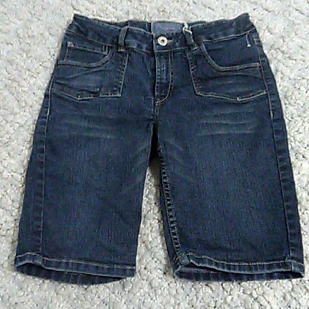 Girls levis knee length shorts