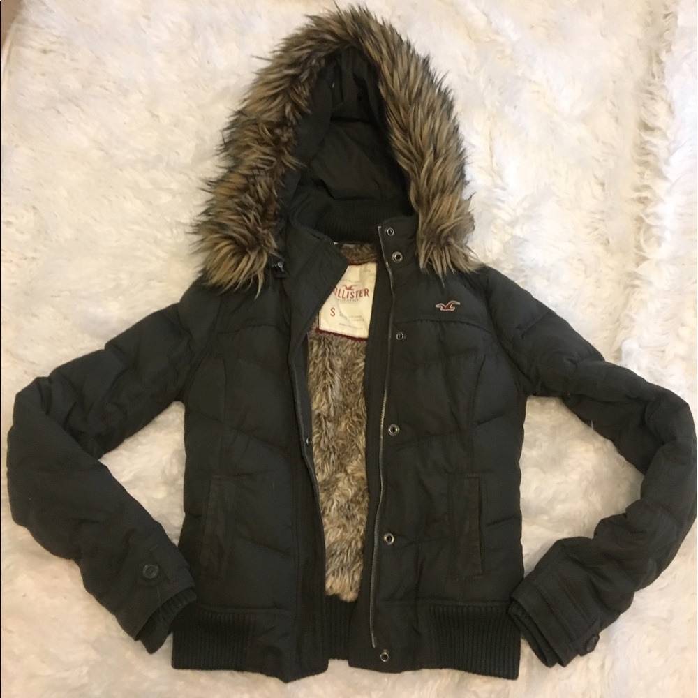 Hollister olive green jacket with faux fur