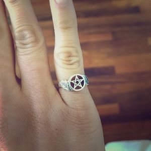 Brand new sterling silver Wiccan pentagram ring