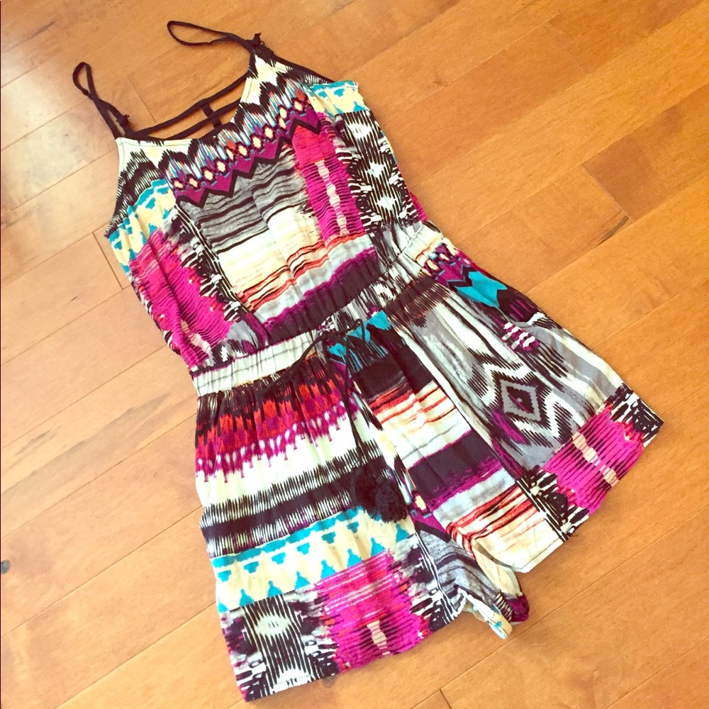 Romper w/pockets & tassle detail-fits like an XS