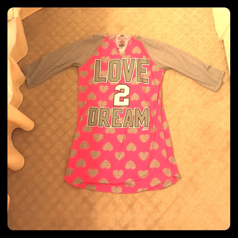 I'm selling a girls nightgown that has a hoody.