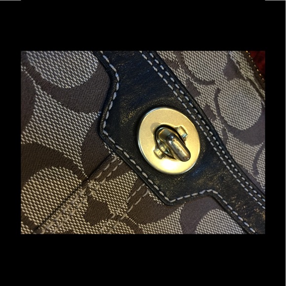 👜 Authentic CrossBody Messenger Bag 40688 👜 - Picture 3 of 5