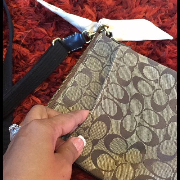 👜 Authentic CrossBody Messenger Bag 40688 👜 - Picture 4 of 5